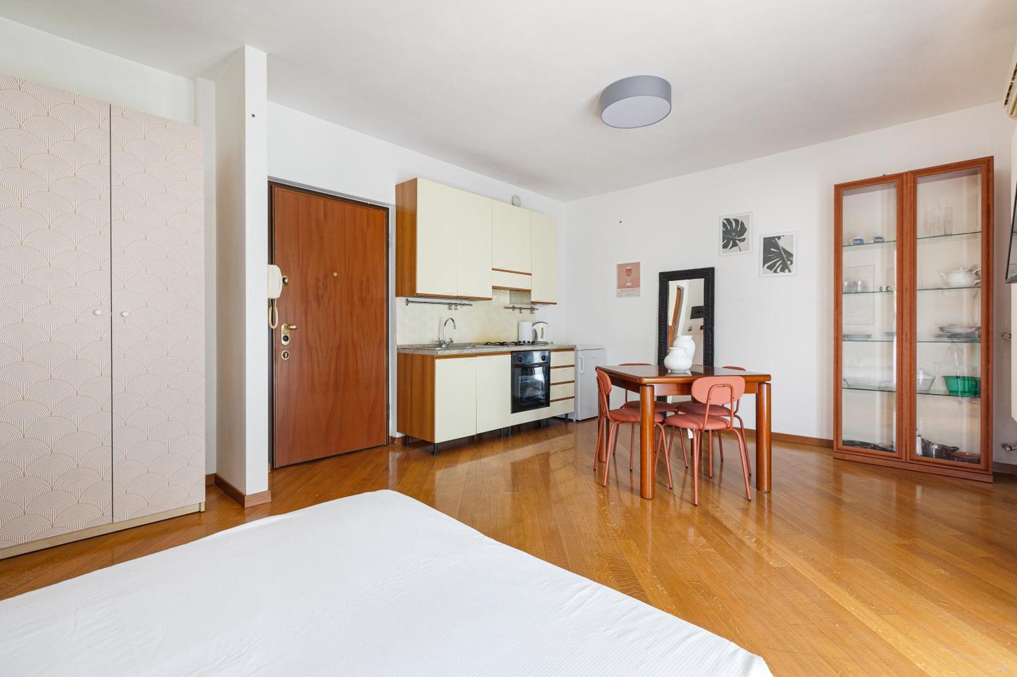 Cosy Studio With Balcony & Private Garage Milaan Buitenkant foto