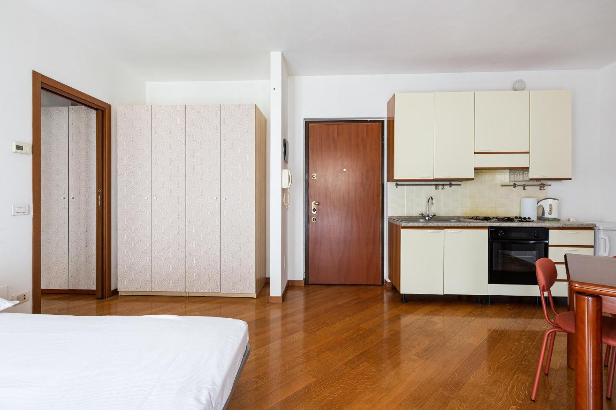 Cosy Studio With Balcony & Private Garage Milaan Buitenkant foto